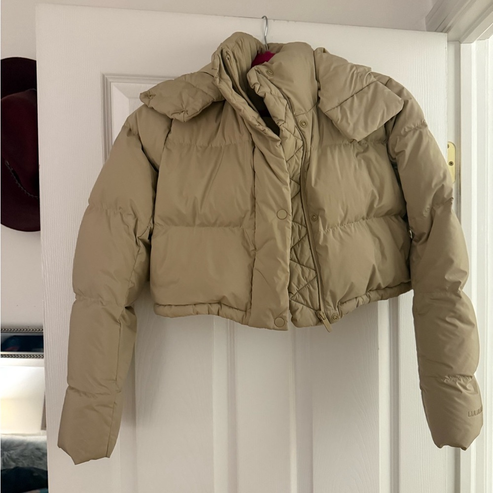 lululemon athletica Beige Puffer Jacket - super crop
